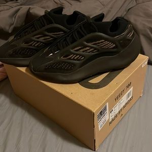 Yeezy 700 V3
